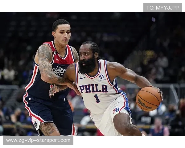 哈登穿针引线般的传球，76人轻松得分